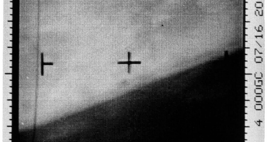 Mariner 4 Photographs Mars