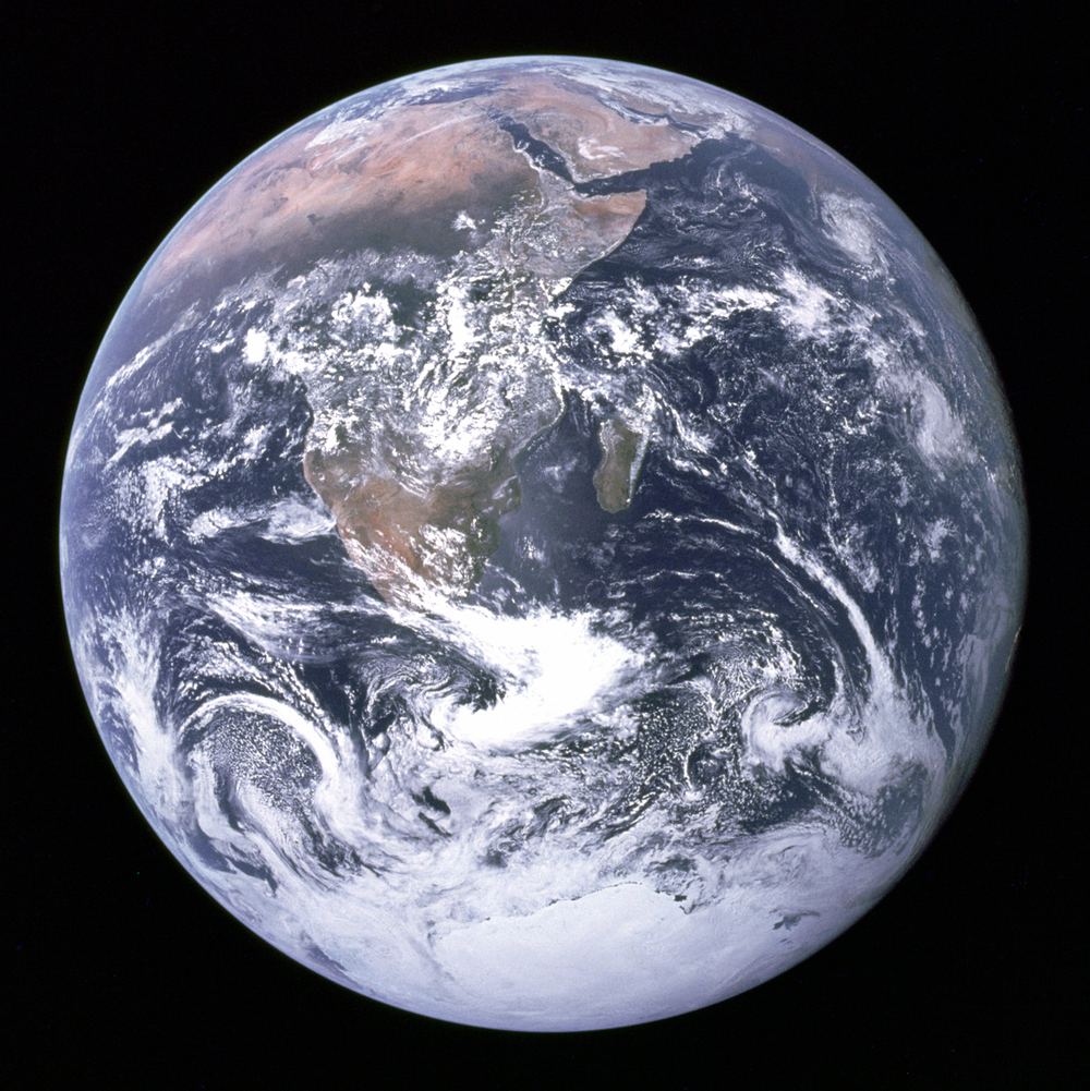 The full, sunlit disc of the Earth — the Blue Marble